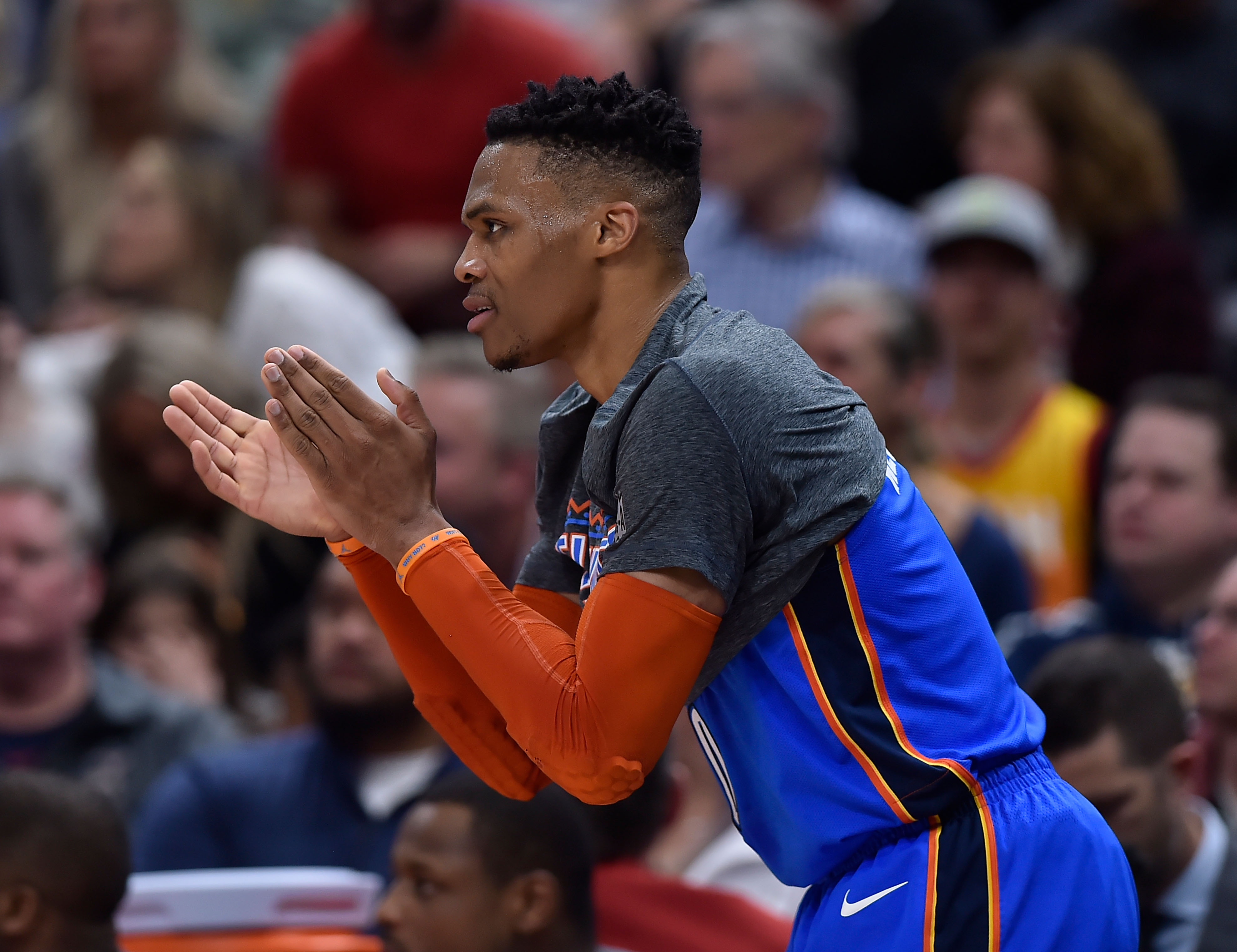 在首日比赛 在首日比赛